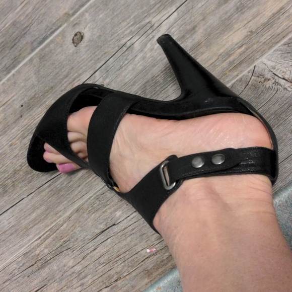 Nine West black heels, size 71/2.🐦 - Picture 7 of 8